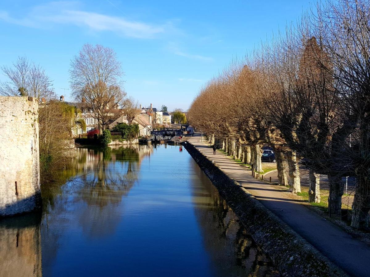 La Maison Virginie Appartements Climatises De 1 A 5 Pers Cosy Hyper Centre Cour Parking Linge Fibre Proximite Port Lac Canal Piscine Montargis Zewnętrze zdjęcie