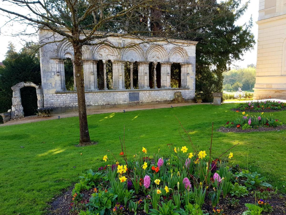 La Maison Virginie Appartements Climatises De 1 A 5 Pers Cosy Hyper Centre Cour Parking Linge Fibre Proximite Port Lac Canal Piscine Montargis Zewnętrze zdjęcie