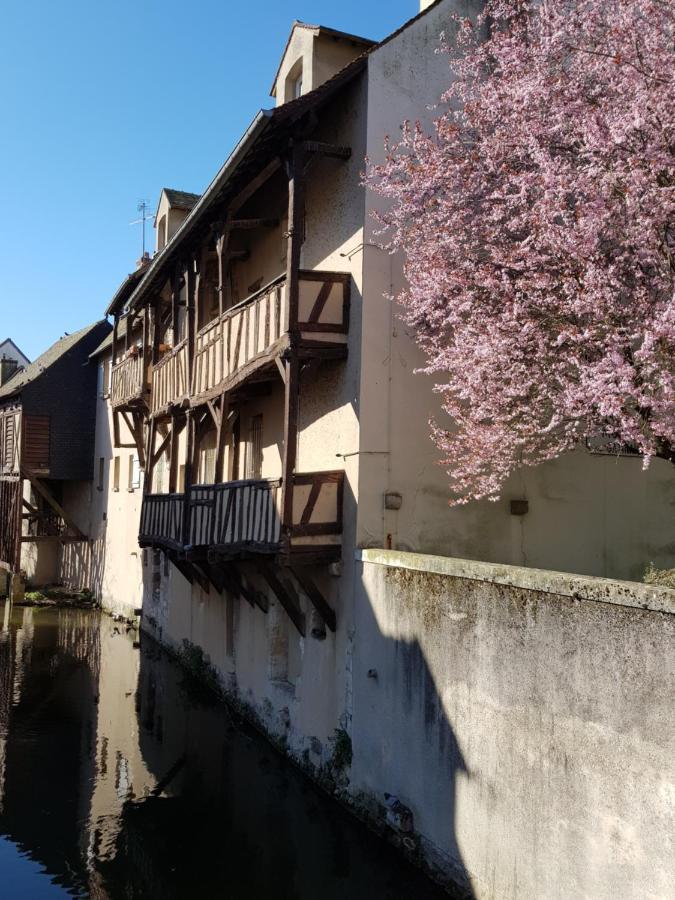 La Maison Virginie Appartements Climatises De 1 A 5 Pers Cosy Hyper Centre Cour Parking Linge Fibre Proximite Port Lac Canal Piscine Montargis Zewnętrze zdjęcie