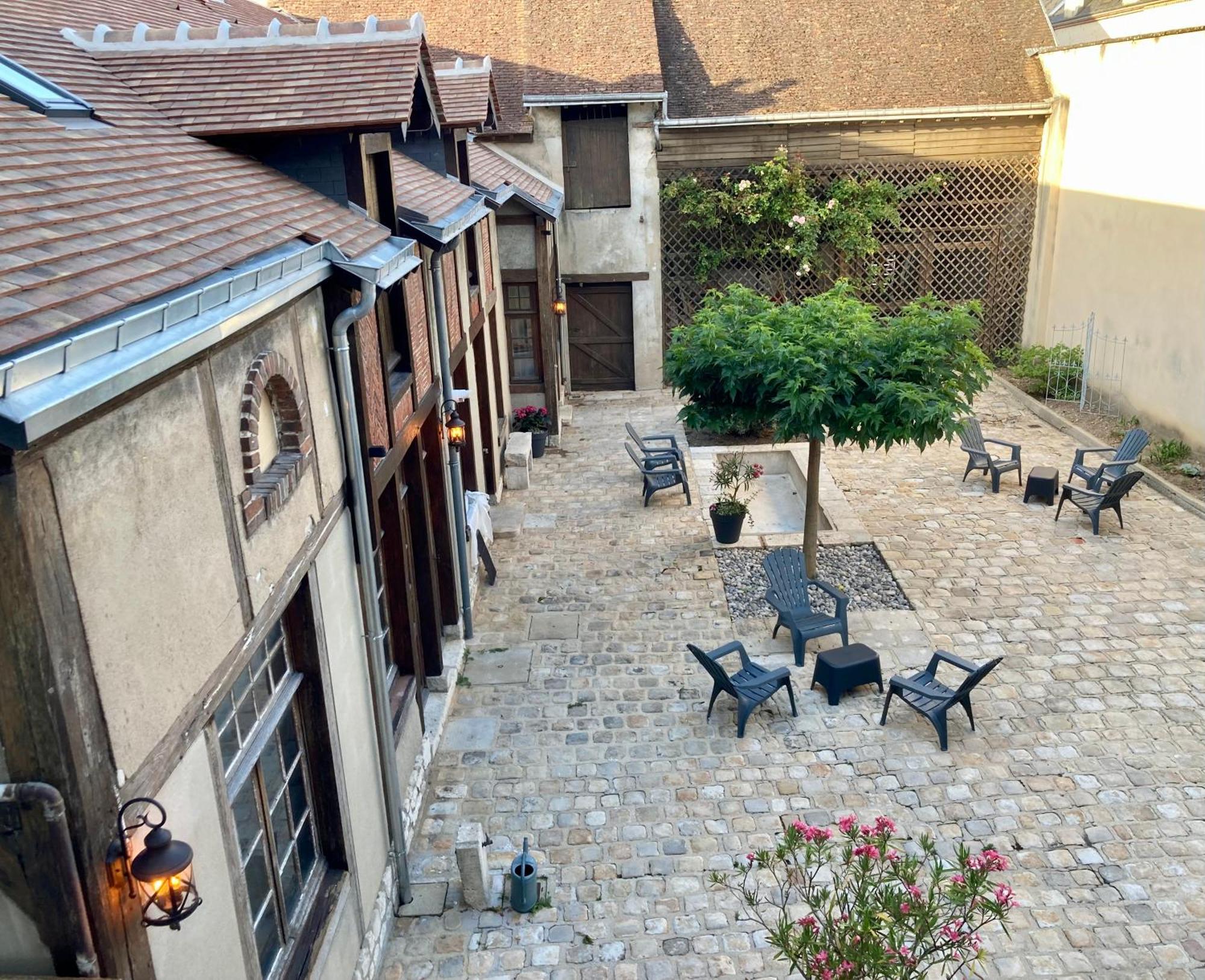 La Maison Virginie Appartements Climatises De 1 A 5 Pers Cosy Hyper Centre Cour Parking Linge Fibre Proximite Port Lac Canal Piscine Montargis Zewnętrze zdjęcie
