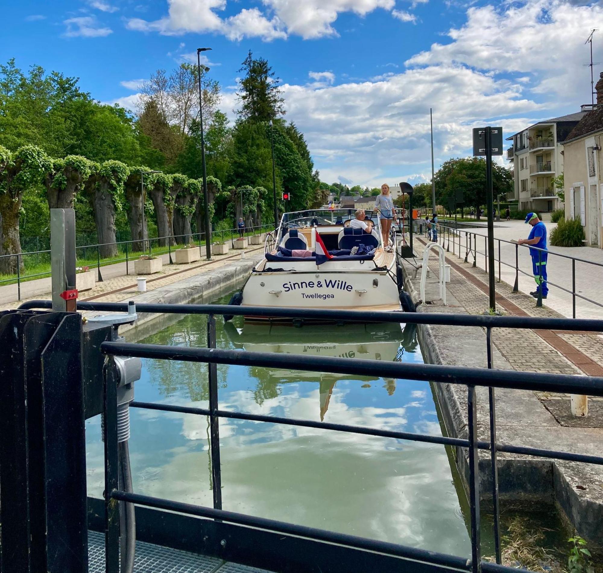 La Maison Virginie Appartements Climatises De 1 A 5 Pers Cosy Hyper Centre Cour Parking Linge Fibre Proximite Port Lac Canal Piscine Montargis Zewnętrze zdjęcie