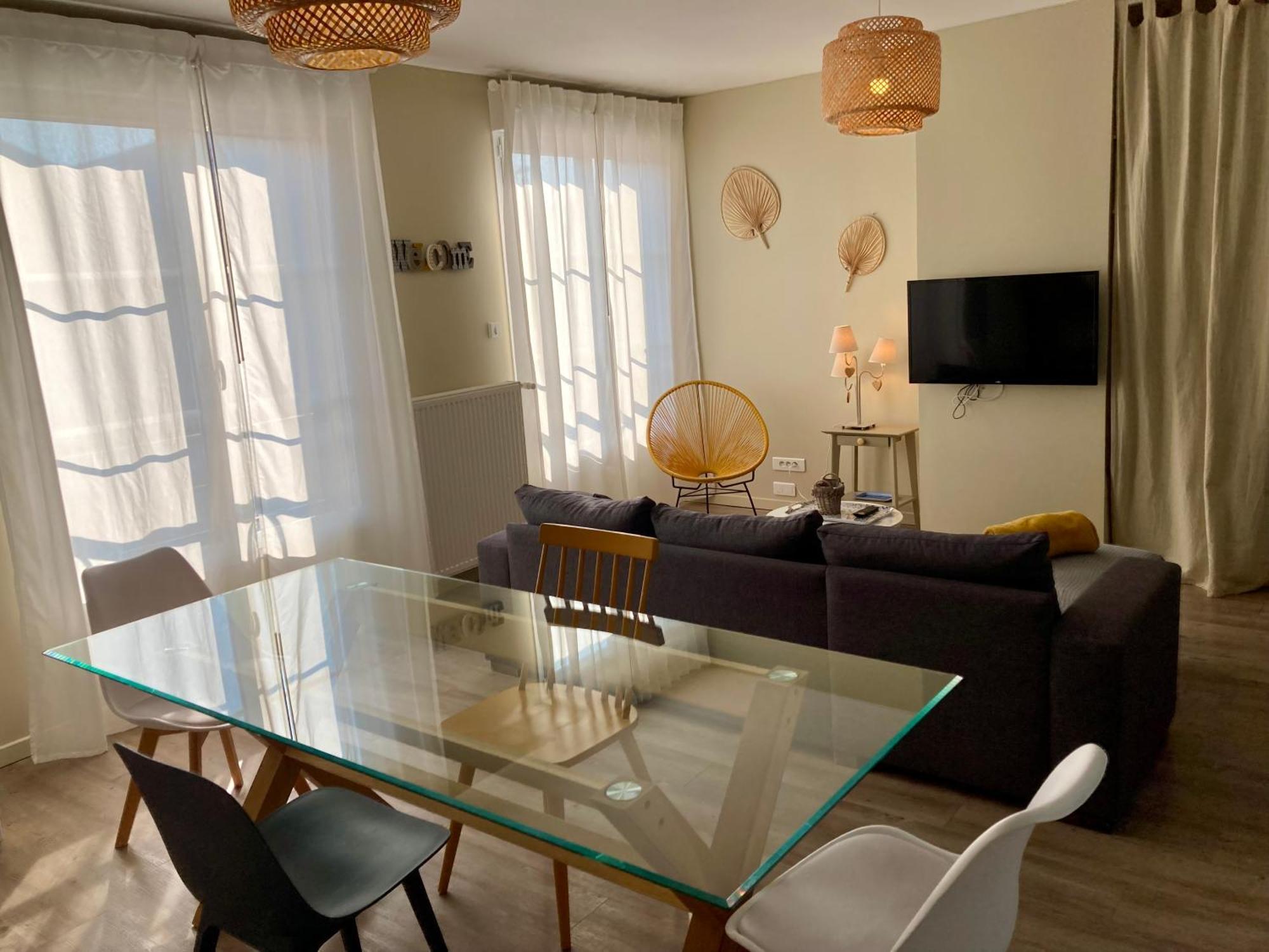 La Maison Virginie Appartements Climatises De 1 A 5 Pers Cosy Hyper Centre Cour Parking Linge Fibre Proximite Port Lac Canal Piscine Montargis Zewnętrze zdjęcie